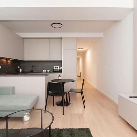 Beautiful Apartment In The City Center Братислава Екстериор снимка