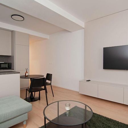 Beautiful Apartment In The City Center Братислава Екстериор снимка