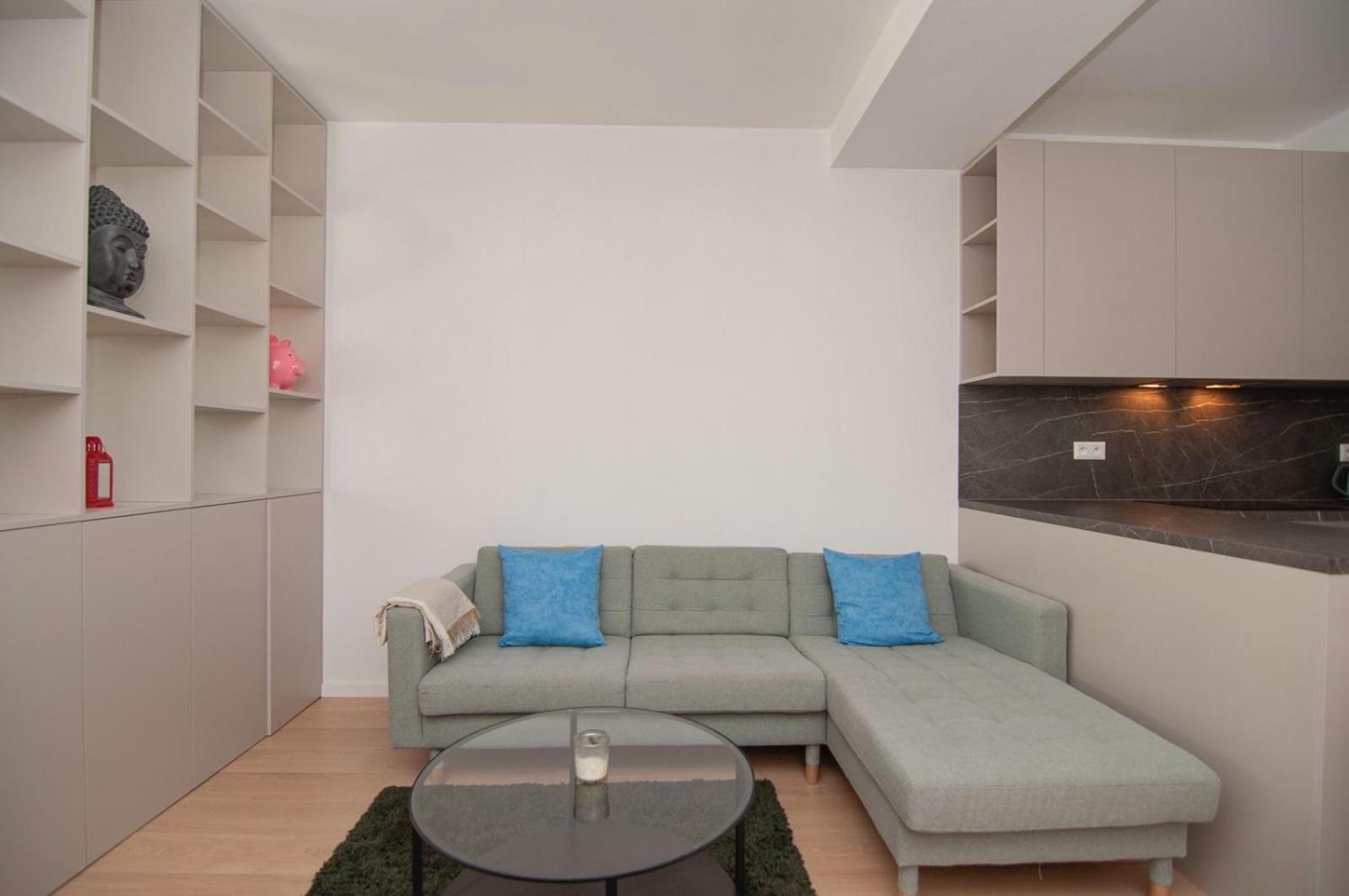 Beautiful Apartment In The City Center Братислава Екстериор снимка